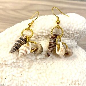 106. Gold Shell Dangle Earrings